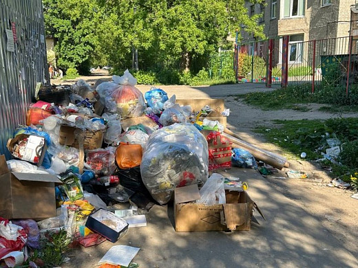 Стихийная свалка у детсада в Иванове разрастается